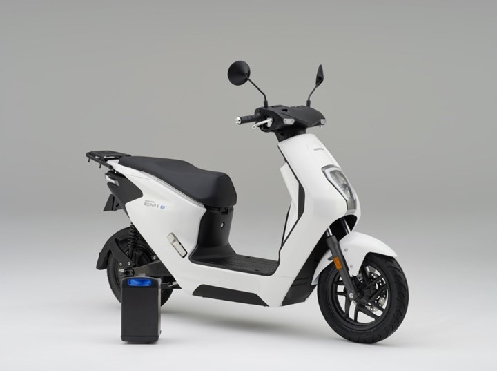 Honda'nın yeni modelleri EICMA 2022'de sergilendi: EM1 e elektrikli scooter ve daha fazlası