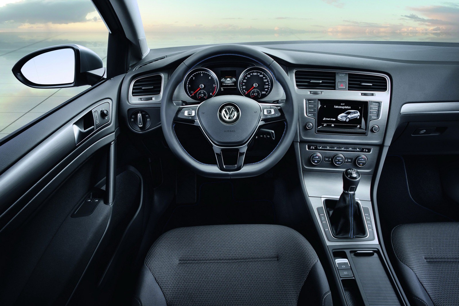 Volkswagen Golf 7 BlueMotion 3.2 litre/100km. (CO2 emisyonu 85g/km)