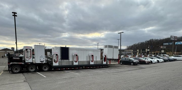 Tesla yoğunluk olan bölgelere mobil şarj istasyonları yolluyor