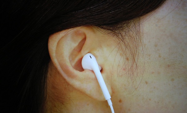 Apple'ın yeni EarPods kulaklığı bugün satışa çıkıyor