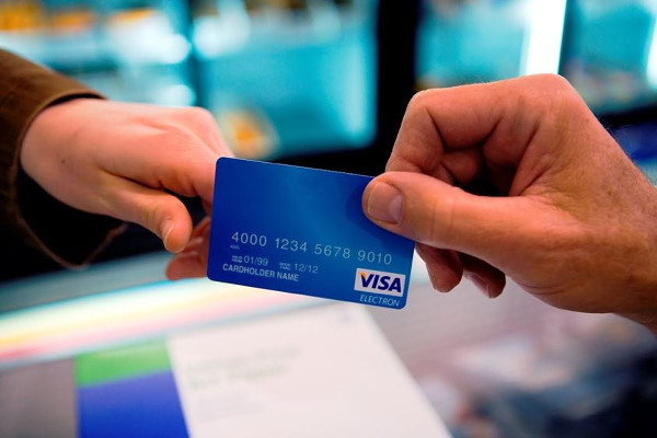 Visa kredi kartı çalınmalarına karşı akıllı telefonlardan yardım alacak