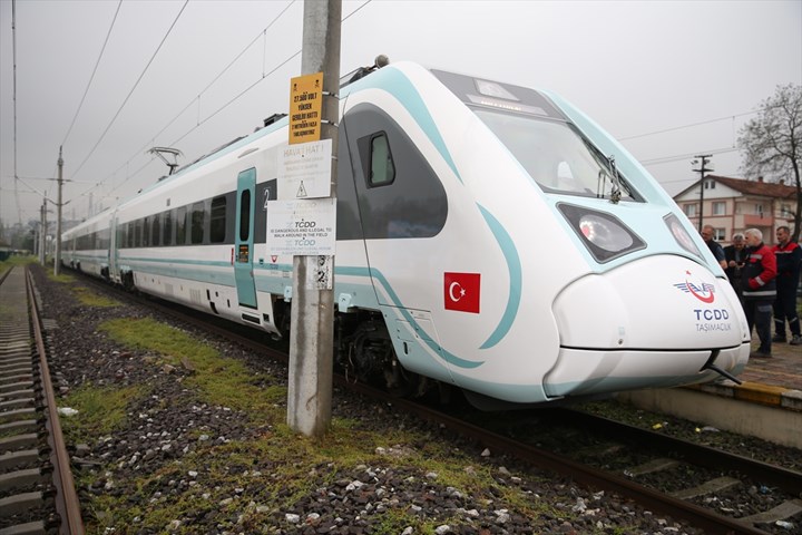 İlk Milli Elektrikli Tren Seti TCDD'ye teslim edildi