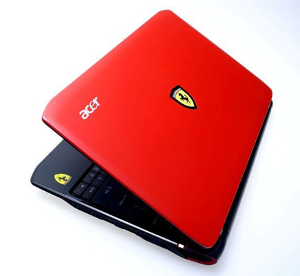  En İyi 2 Netbook'un Çarpışması ... Acer Ferrari One vs. HP DM1-1010ST