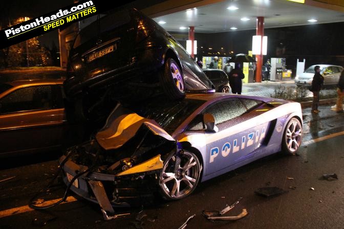  İTALYAN POLİSİ LAMBORGHINI GALLARDO'YU PARÇALADI