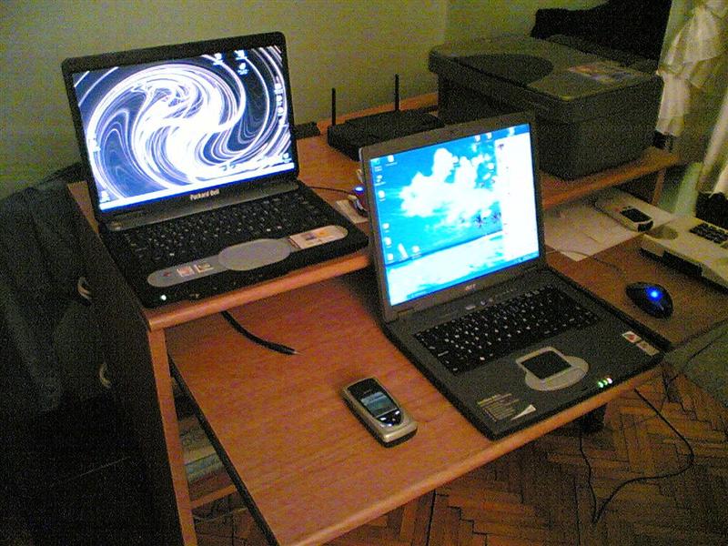  açılmış laptop resmi