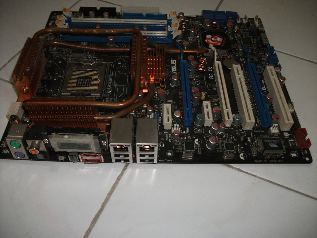  Asus Striker Extreme ROG Serisi LGA 775 --arızalı--