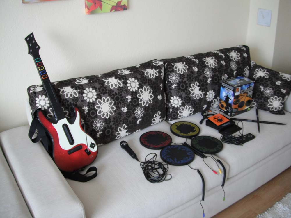  Satılık Guitar hero 5 gitarı, mikrofon ve bateri