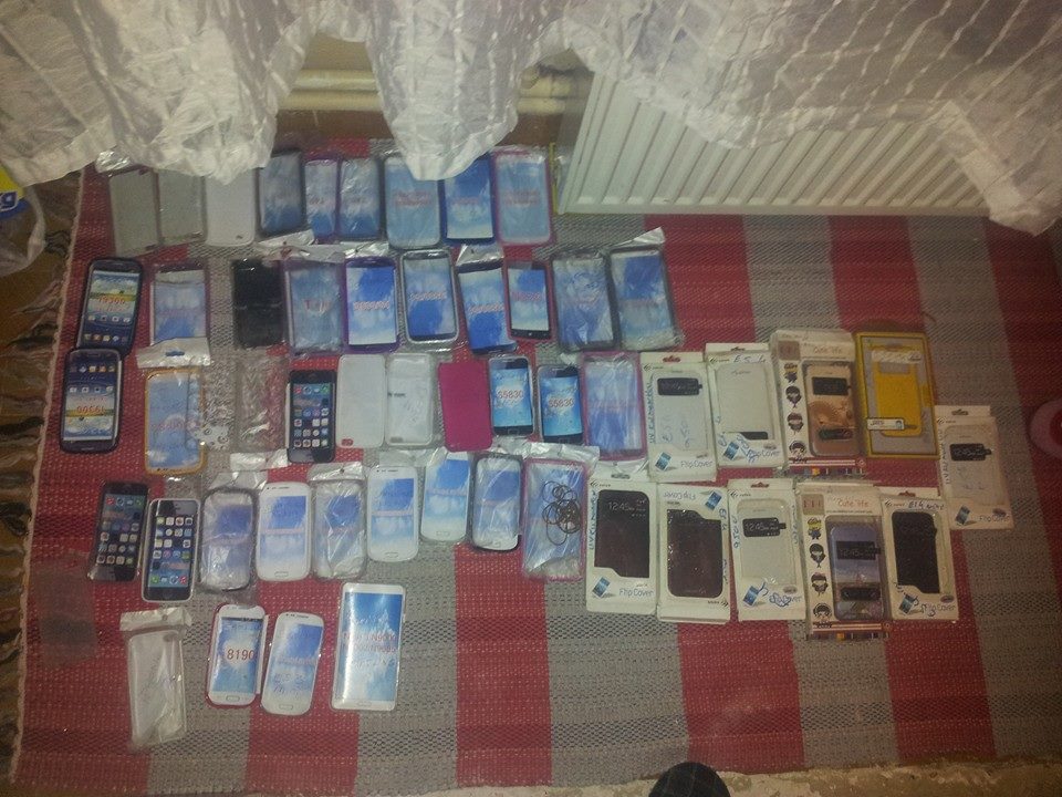  58 Adet Telefon kılıfı kargo dahil 200 TL