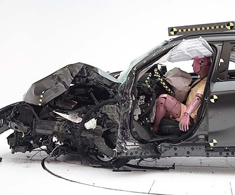  'Kucuk SUV' IIHS SMALL OVERLAP testi Forester, Outlander ve şimdi de Subaru XV good aldı.