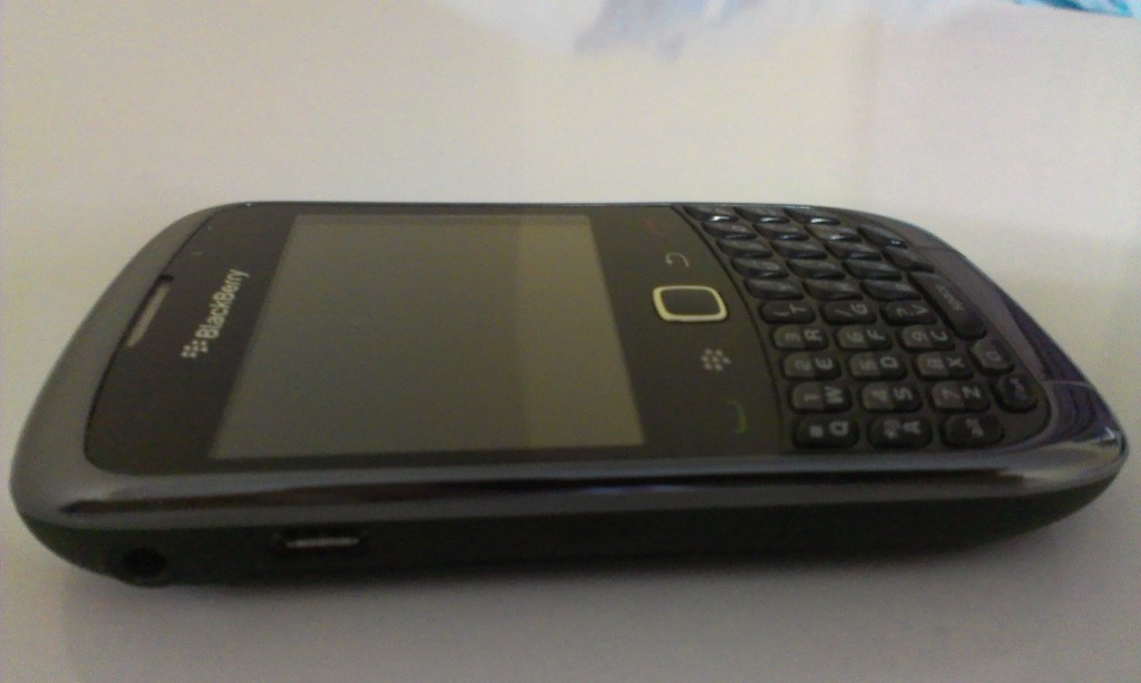  << BLACKBERRY CURVE 3G 9300 >> (220TL)