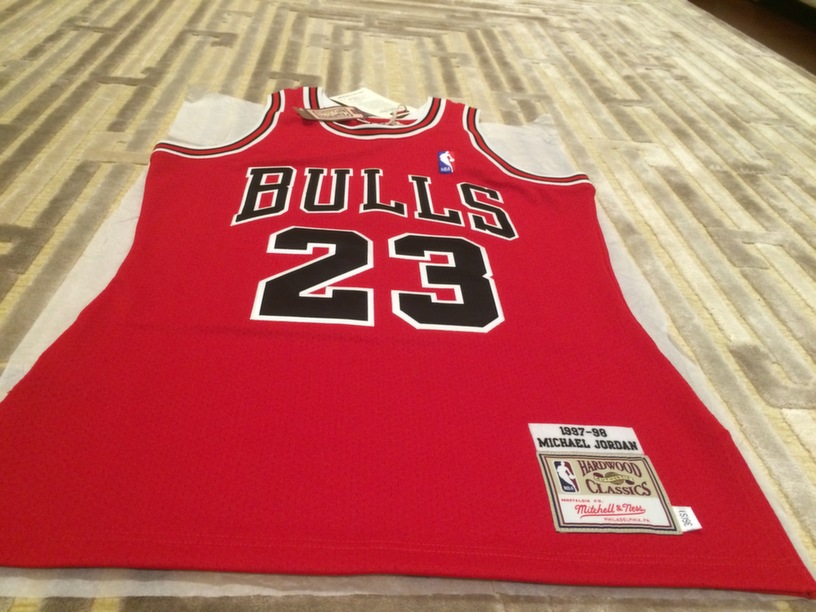 Satılık Mitchell & Ness marka orjinal Michael Jordan forması