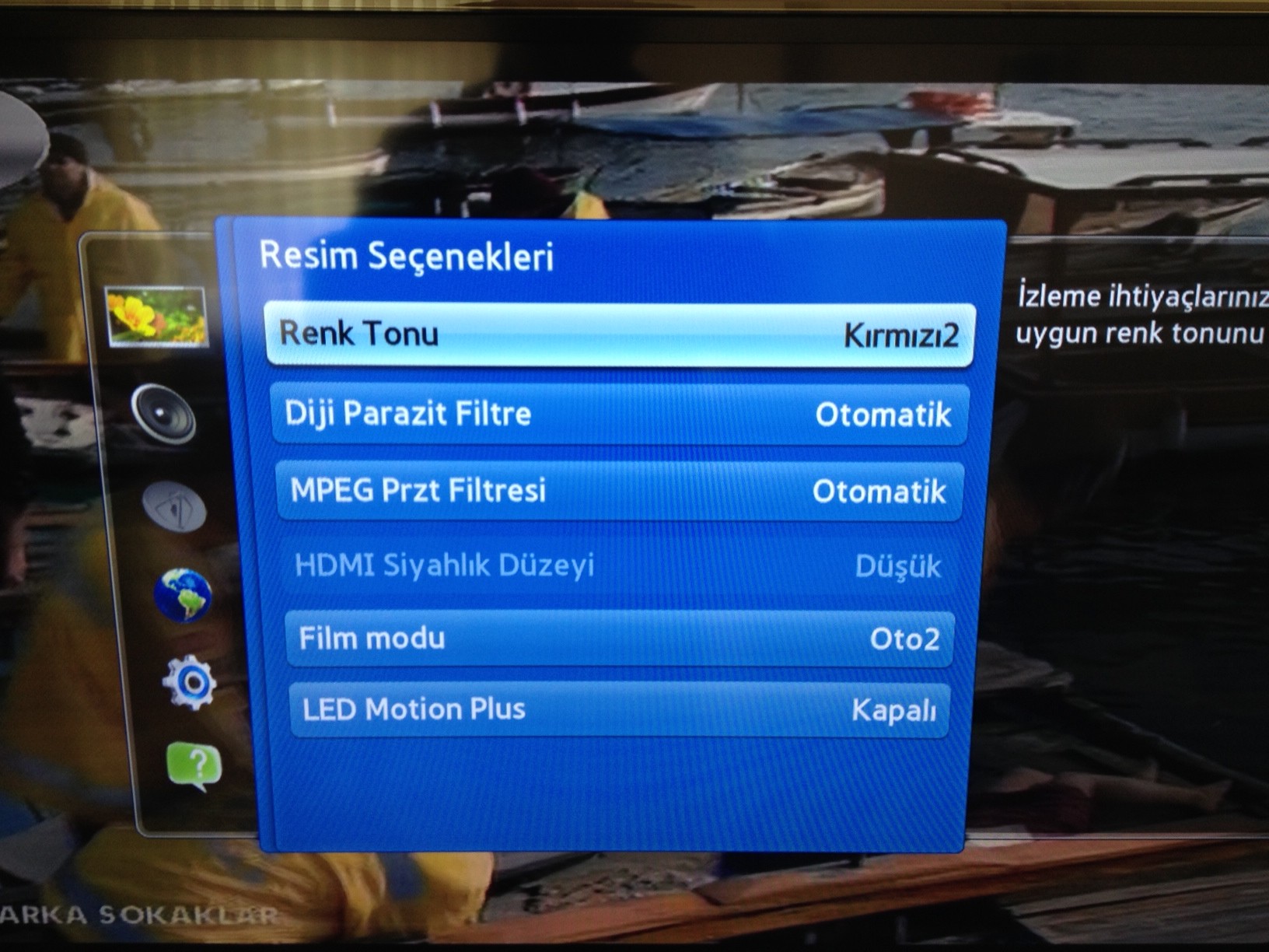  Samsung LED TV, parlaklık sahneye göre değişiyor.