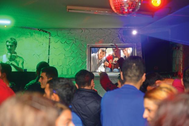  Şanzelize Cafe haberlere çıkmış. Şanzelize vs La Boom Cafe fotograflar + detaylar.
