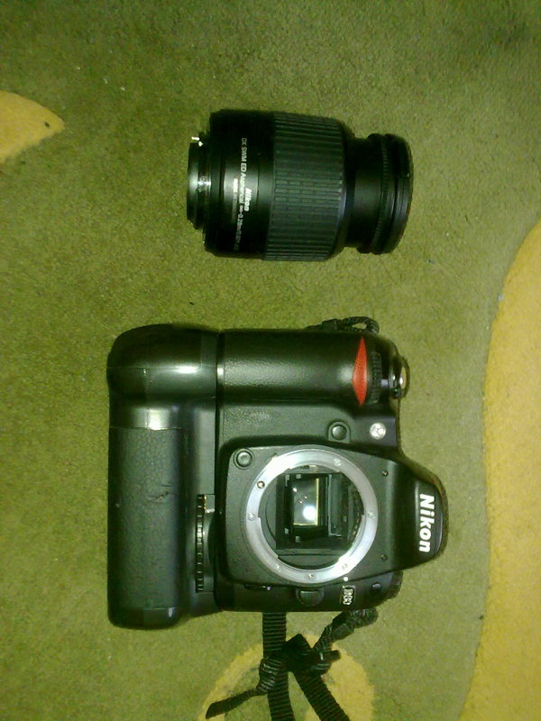  TERTEMİZ NİKON D80+18-55+BATTERY GRIP+FOTOĞRAFLI FİYAT DÜŞTÜÜ