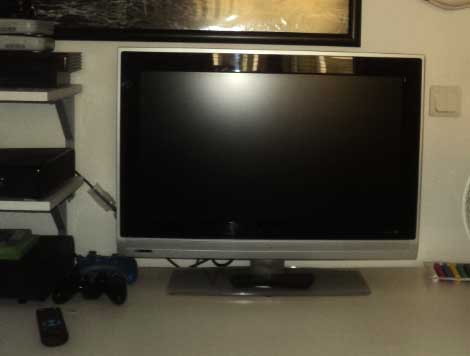  Satılık Philips 26' 66 ekran LCD + sıfır Olympus Fotograf Makinası 550tl