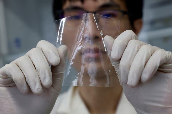Plastik atık krizine yeni çözüm: Deniz suyunda hızlıca eriyen yeni nesil plastik