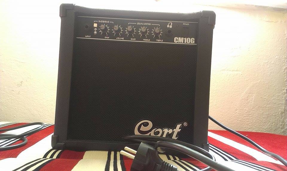  Cort x2 elektro gitar ve CM10G amfi çok uygun fiyata!