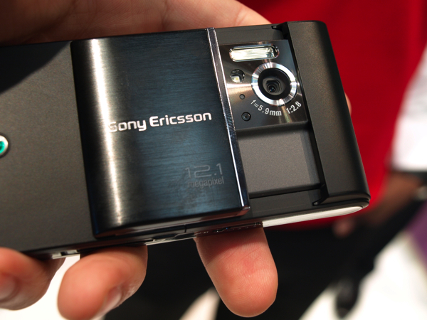  Sony Ericsson SATIO U1i, 12.1mpx 16:9-16M Renk Ekran!!!