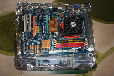  SATILDI AMD ATHLON X2 4800+ CPU, GIGABYTE GA-MA78G ANAKART, 2 GB KINGSTON 800 MHZ DDR2 RAM