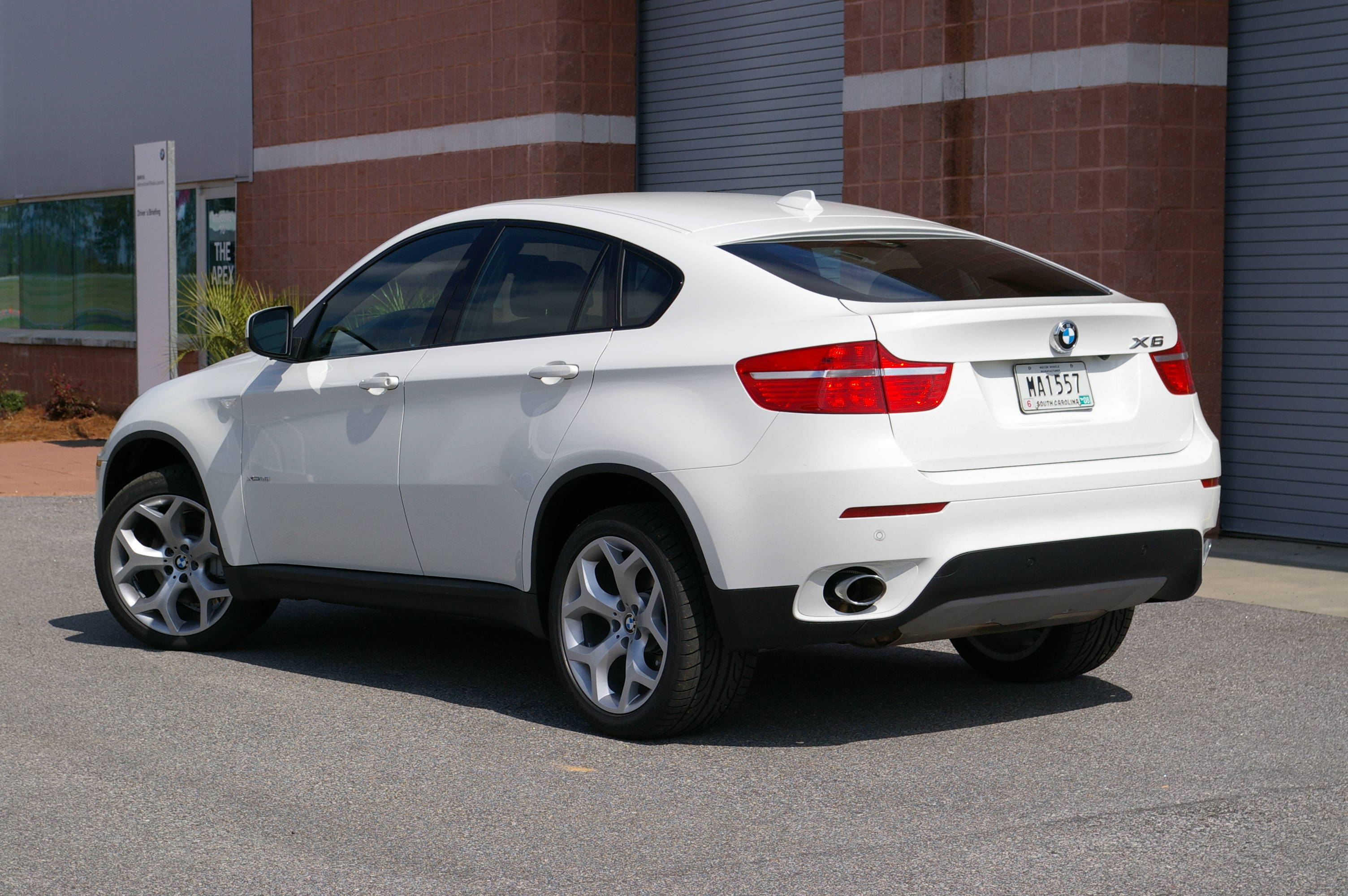 White x6. БМВ Икс 6. BMW x6 2010. BMW x6 2014. БМВ Икс 6 белая.