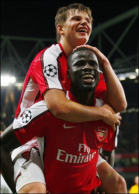  Arshavin ve Eboue Hayırlı Olsun!