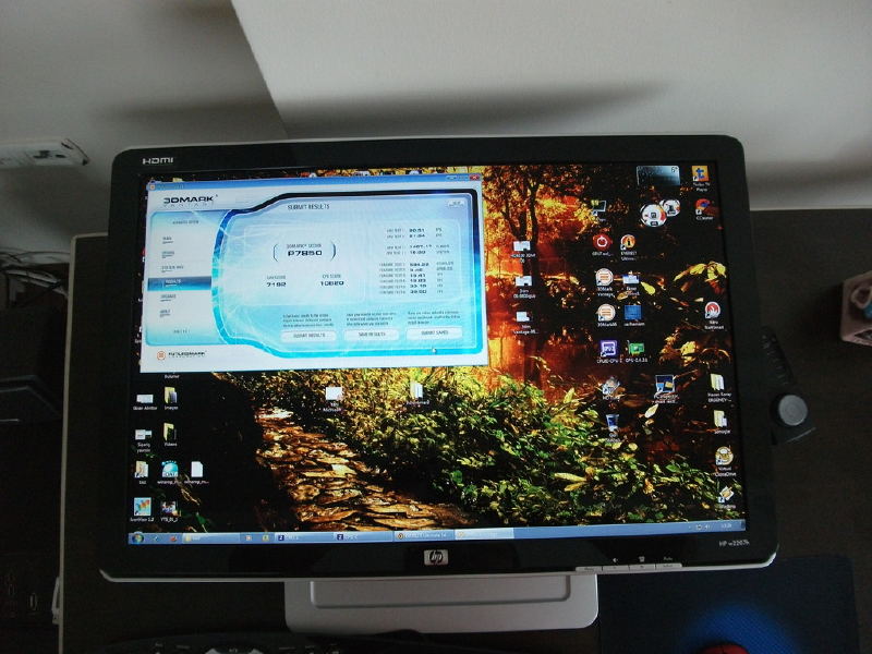  22' HP w2207h  , Parlak Ekran, Pivot Özelliği, HDMI, 2 USB çıkış,Dahili Hoparlör