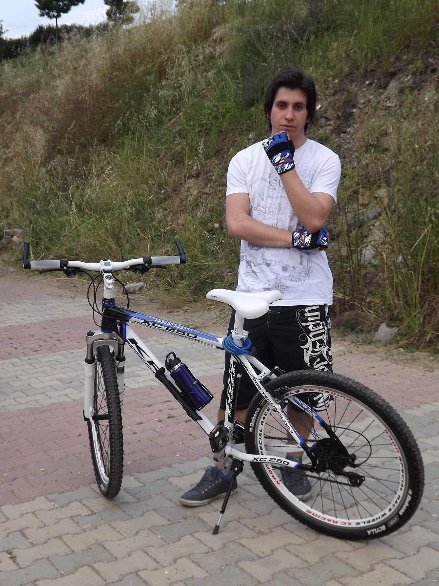  Yeni Bisikletlerimiz Kron XC 250 [2013] (Siyah Beyaz Turuncu) & (Siyah Beyaz Mavi)