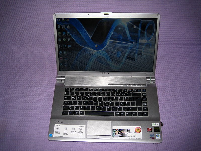  sony vaio fw serisi detaylı fotoğraflar..15.4-16.4 ınc karşılaştırması