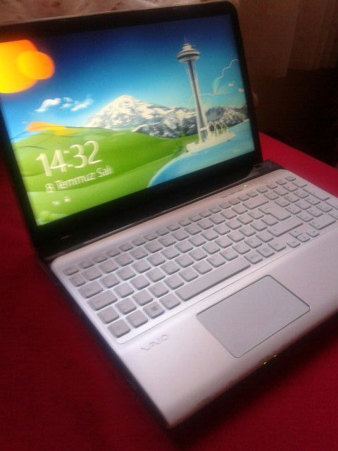  SONY VAIO SVE151J13M İ5 2.60GHZ 4GB RAM 750GB HDD GARANTILI 950Tl !!