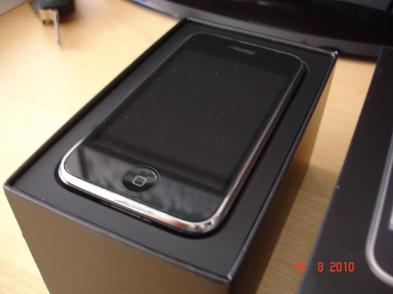  Turkcell'den Iphone 3G 8gb, tertemiz, garantili, kayıtlı, full aksesuarlı