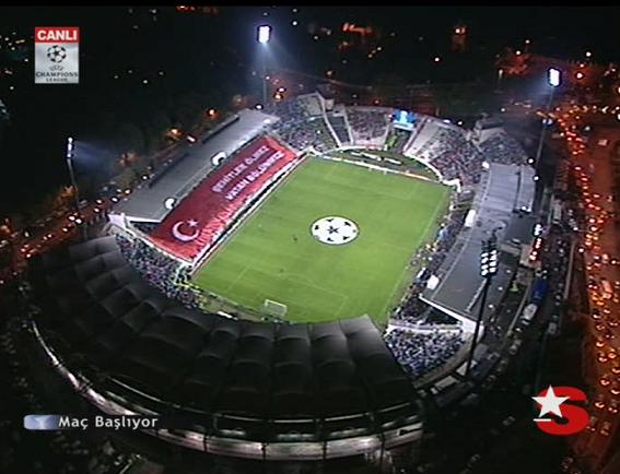  Beşiktaş maçındaki dev Türk bayrağı