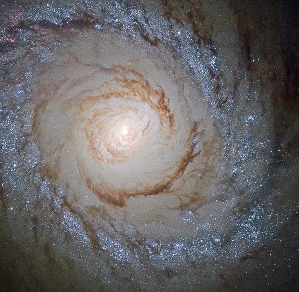 16 milyon ışık yılı uzaklıktaki Messier 94 görüntülendi