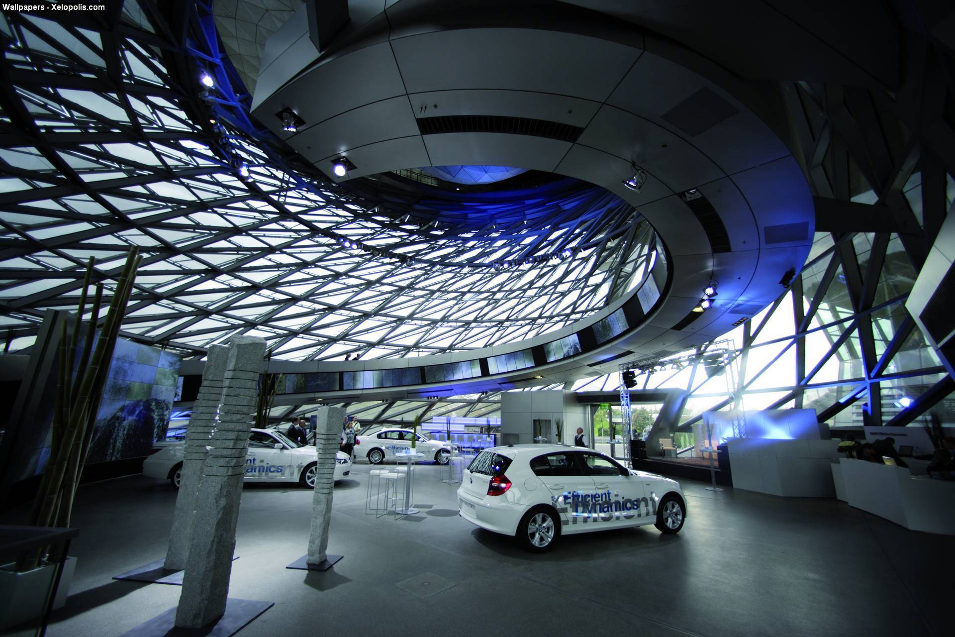 Мюнхен автомобили. BMW Welt Мюнхен. BMW Museum Munich. Мир и музей BMW В Мюнхене. Здание БМВ В Мюнхене.