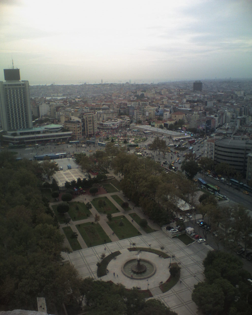  Taksim’deki Kutuda Ne Var Sizce?