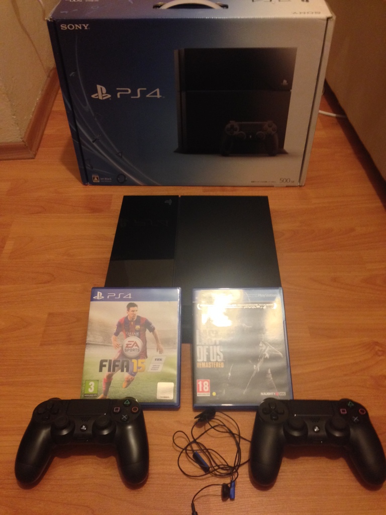  SATILDI! Playstation 4 TR Garantili (Paralel İthalat) + 2 Kol + Fifa 2015, The Last Of US Remastered