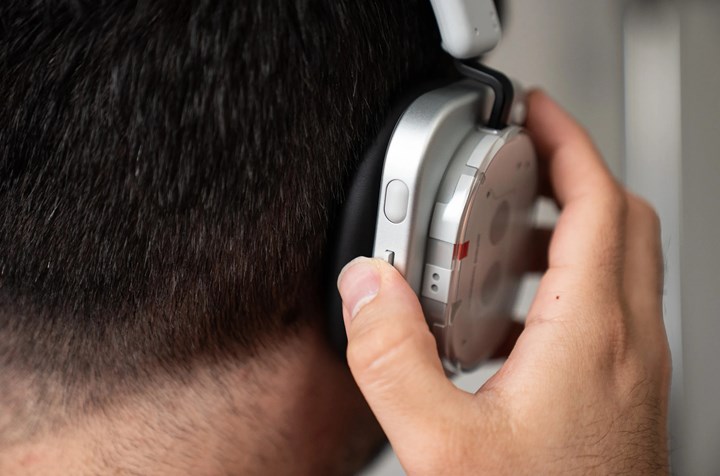 Nothing, ilk kulak üstü kulaklığı Headphone (1)'i tanıttı