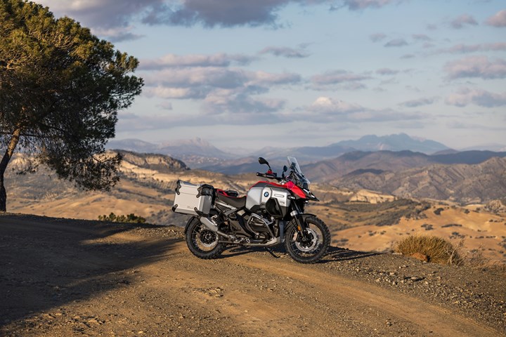 BMW'nin uzun yol motosikleti R 1300 GS Adventure yenilendi