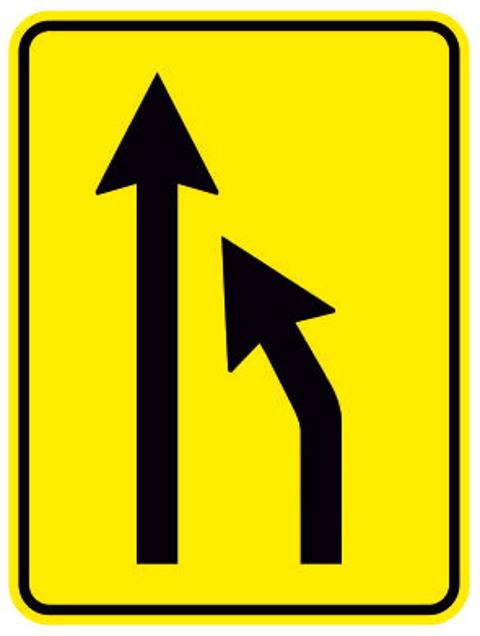 Trafikte "in aşağıya" diyen kadın sürücü