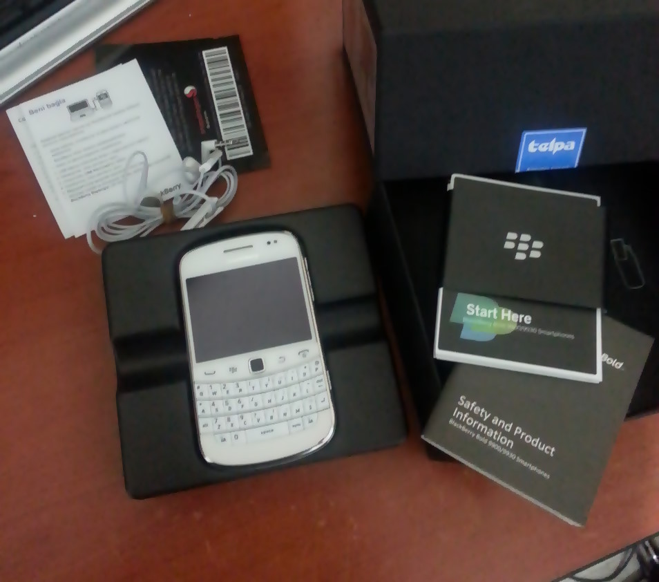  (SATILDI) Blackberry Bold 9900 Beyaz Renk