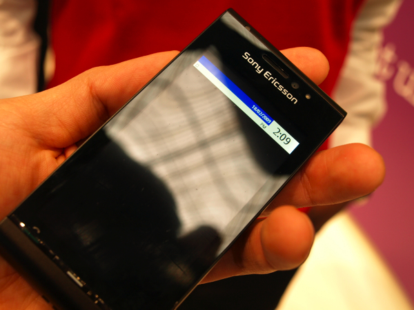  Sony Ericsson SATIO U1i, 12.1mpx 16:9-16M Renk Ekran!!!