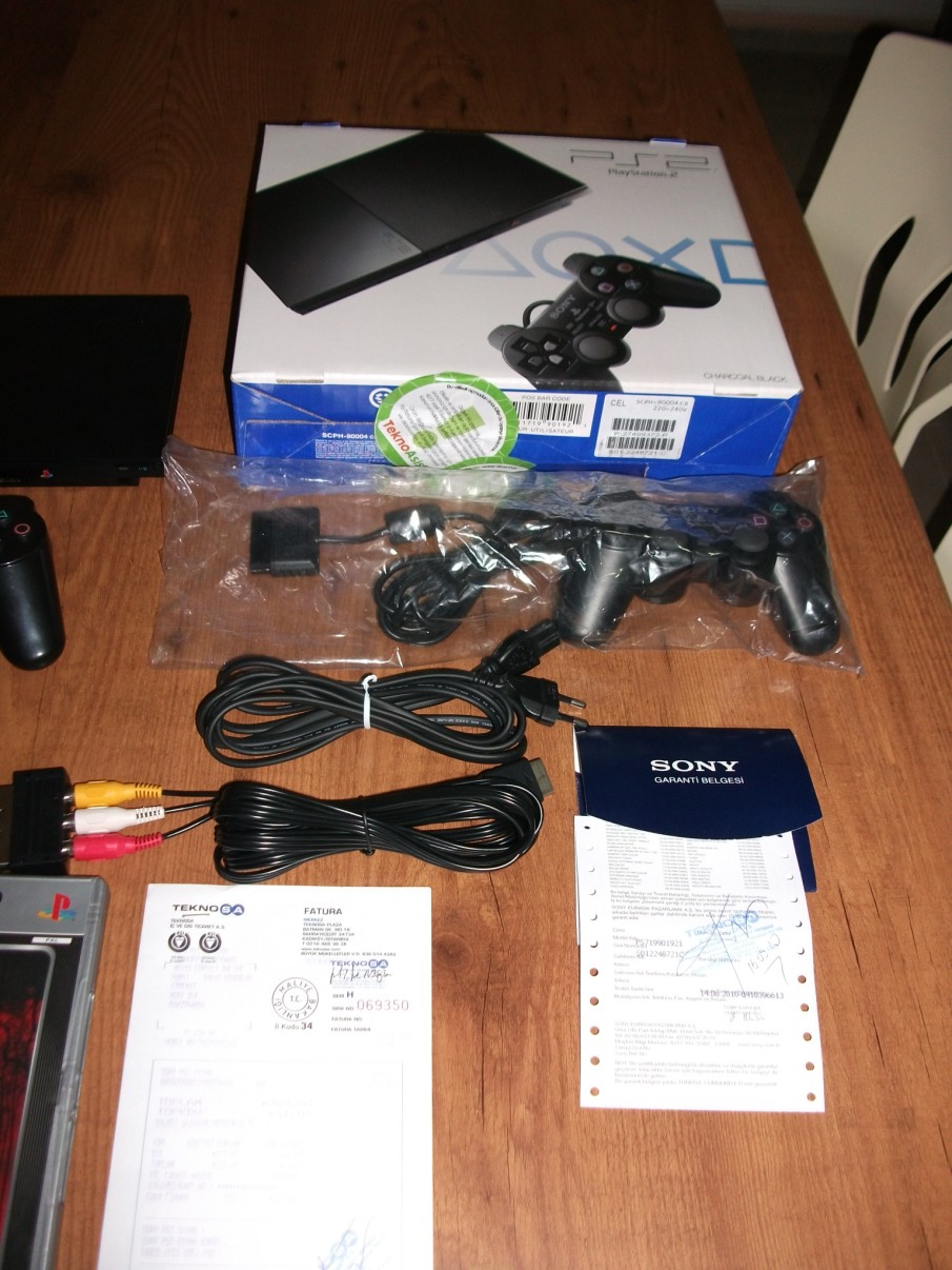  Satılık PS2 Slim Konsol + Kablosuz 2. Joystick + Hafıza Kartı + Orjinal Resident Evil 4 Oyunu Hediye