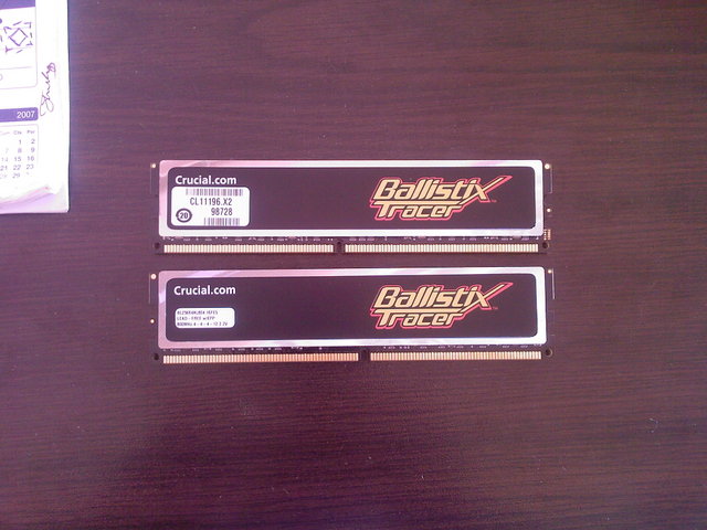  CRUCIAL BALLISTIX - 2x2 GB DUAL DDR2 800 TRACER LED