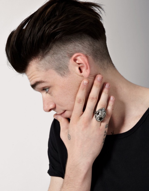  Saçımı undercut/pompadour olarak kestirdim fakat herkes bana bakıyor?(YARDIM)