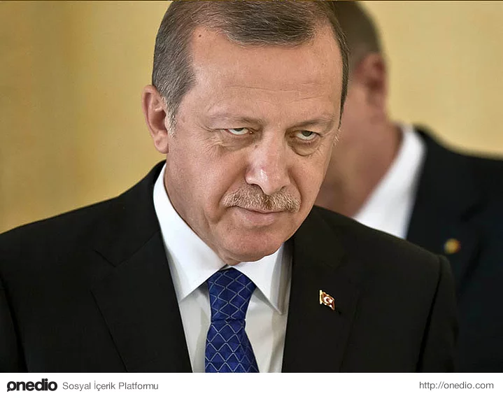  Kraliçe Elizabeth II, bir yamyam.