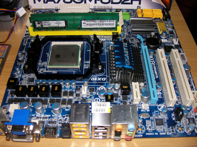  Satılık Gigabyte MA78GM-UD2H, Athlon 64 x2 4800, 2x1gb Kingston DDR2 800Mhz Sistem