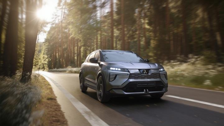Renault Scenic'in ikizi de güncellendi: Mitsubishi Eclipse Cross'a LFP batarya