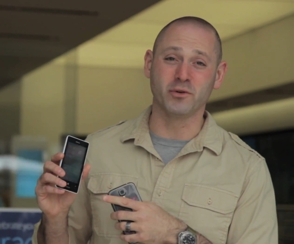 Microsoft, yeni reklam kampanyasında Nokia Lumia 520 ile Samsung Galaxy S4'ü karşılaştırıyor