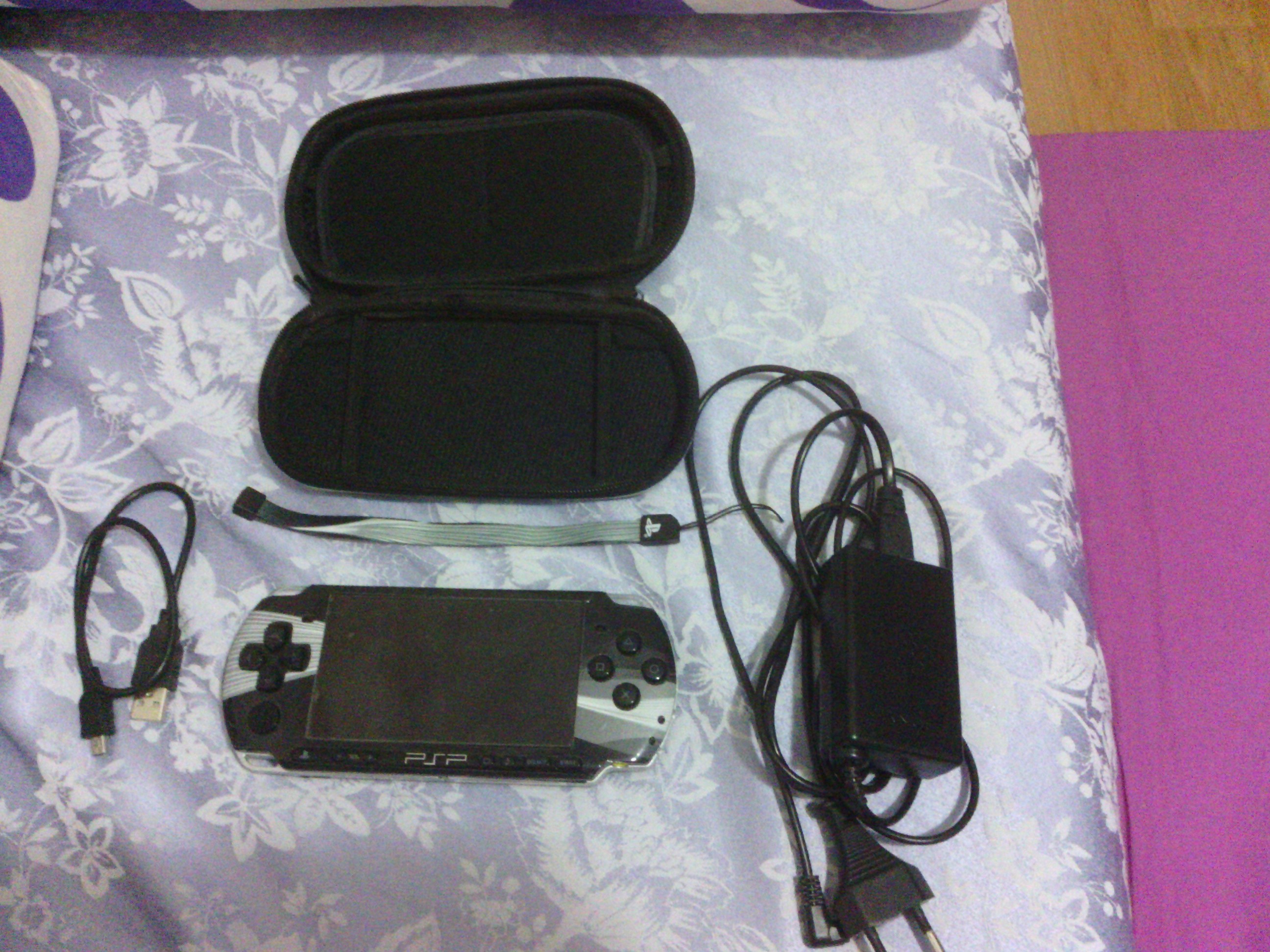  satilik sony psp 3004 piano black wifi+ 4gb hafiza karti+hediyeler