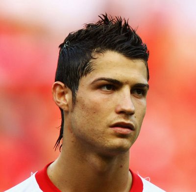  C.Ronaldonun saç modeli gibi nasıl kestirebilirim saçlarımı?