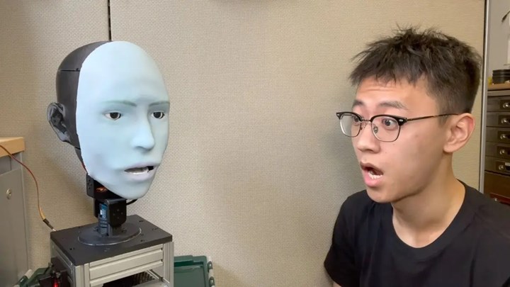 İnsan yüz ifadesini önceden tahmin eden ve eş zamanlı taklit eden robot yüz geliştirildi